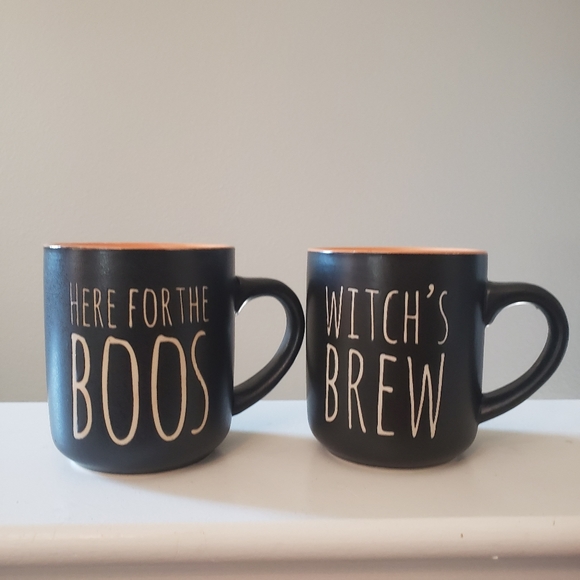 momentum Other - Two Halloween mugs with print